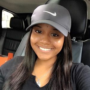 Meet your Posher, Kayla